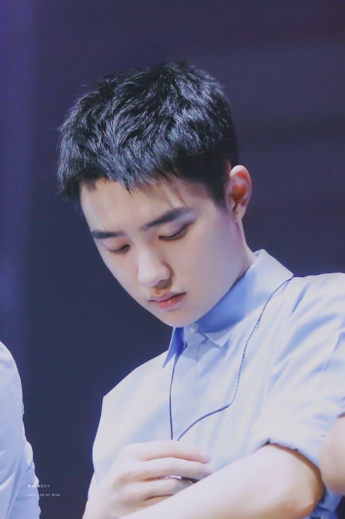 *•.¸♡ 𝐃-𝟒𝟏𝟏 ♡¸.•*So, baby, hold on 널 혼자 두기가난 걱정이 돼 거릴 두고 #도경수  #디오  @weareoneEXO