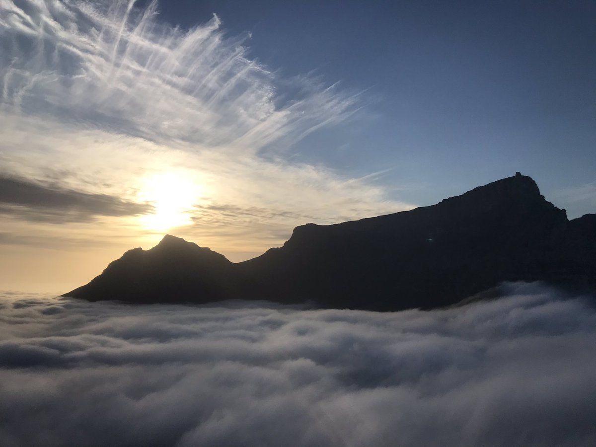 #wanderlustWednesday #capelens <a href="/CapeTown/">ᑕᗩᑭE TOᗯᑎ</a>  <a href="/TableMountainCa/">Table Mountain C/Way</a> what an amazing morning