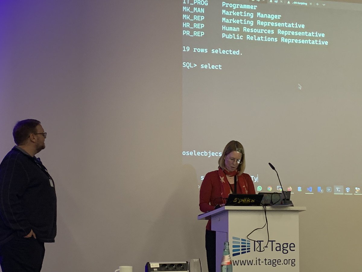 bneselov's tweet image. Nice presentation about #oracle #sqlcl by @oraesque &amp;amp; @RobbieDatabee #ittage