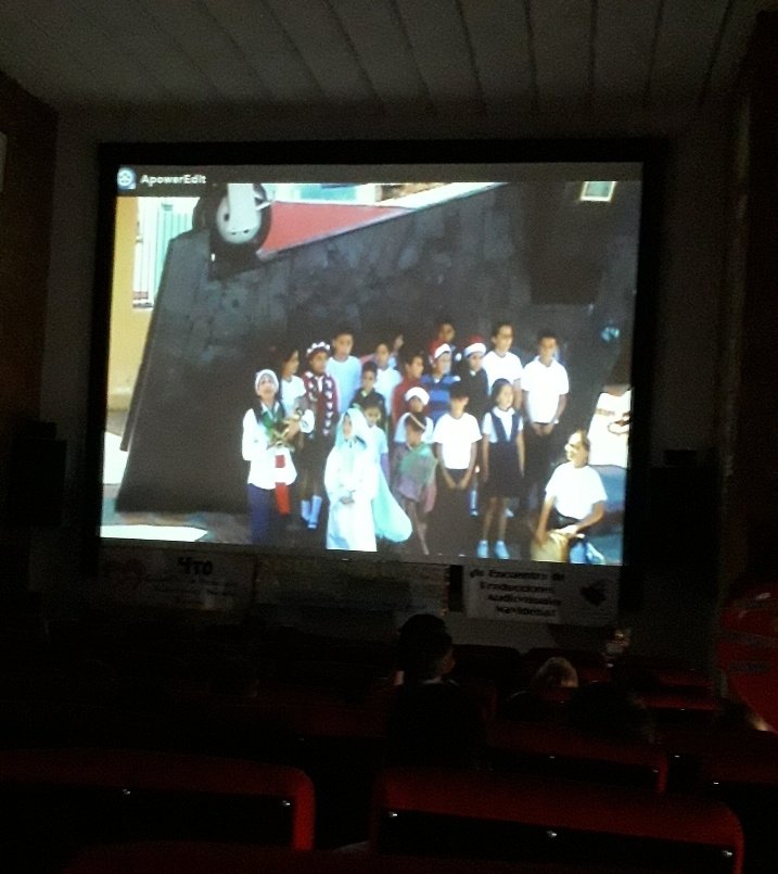 carlosrangelian's tweet photo. 4to Encuentro Estadal de Producciones Audiovisuales Mensaje Navideño 2019. Presente la Escuela Nacional Carlos Rangel Lamus Mcpio San Cristóbal Edo Táchira @MPPEDUCACION @fernanblanc @serviots @Crazet2011 @NicolasMaduro @charlychaves @ZonaEducTachira @psuvaristobulo https://t.co/fpEufNDBcg