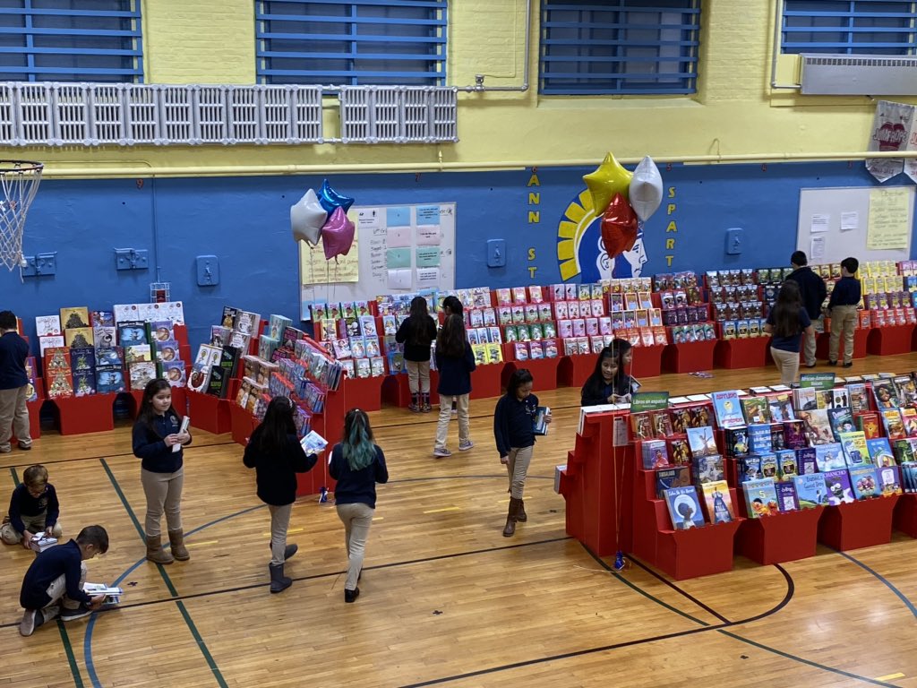 ElemCoach's tweet photo. After weeks of planning... My Very Own Library is here! All 1,266 of our students are going home with 5 FREE books today! Thank you @Scholastic @NPSvoices and #myveryownlibrary #universityofchicago #VPinaction 
#thesunalwaysshinesonAnnStreet https://t.co/ydKRJovlY5