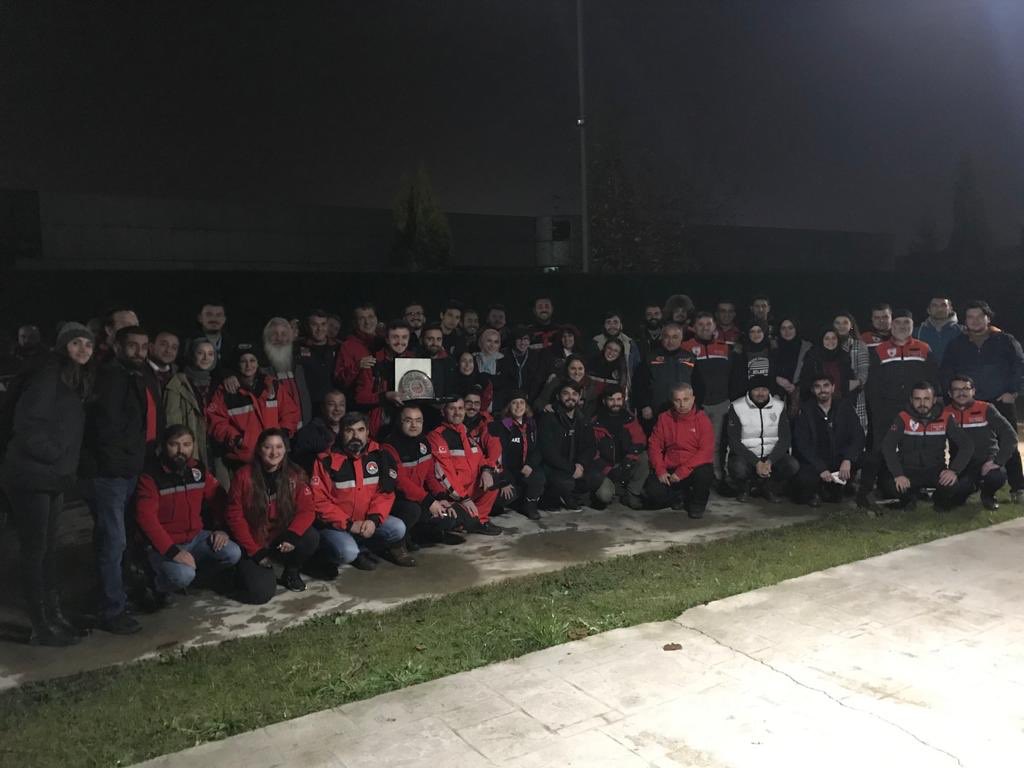 afgd81's tweet photo. Düzce organize sanayi müdürlüğü teknorot yangınında yapılmış olan yardımlardan dolayı #AFAD #DÜZCEİTFAİYESİ #AFGD #DAKE ekiplerine teşekkür yemeği verdiler. Allah bizleri büyük afetlerden korusun. https://t.co/53oObG0kLF
