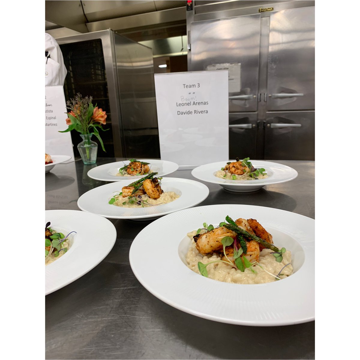 lnl_xo's tweet photo. I’m honestly really proud of the work my friend and I put into our dishes for our final practical 👨🏽🍳 Couldn’t be anymore stoked ☺️ #7StarCC #ContemporaryCuisine #FinalPractical https://t.co/EXwzWRpvCh