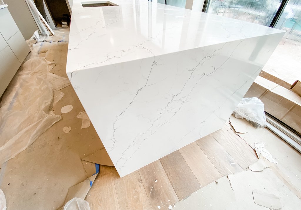 HGC_Designbuild's tweet image. This kitchen from our #baysideproject is definitely a work in progress, but it’s going to be a stunner when it’s finished. The veining in this waterfall countertop being installed is 👌and makes us So. Darn. Happy!