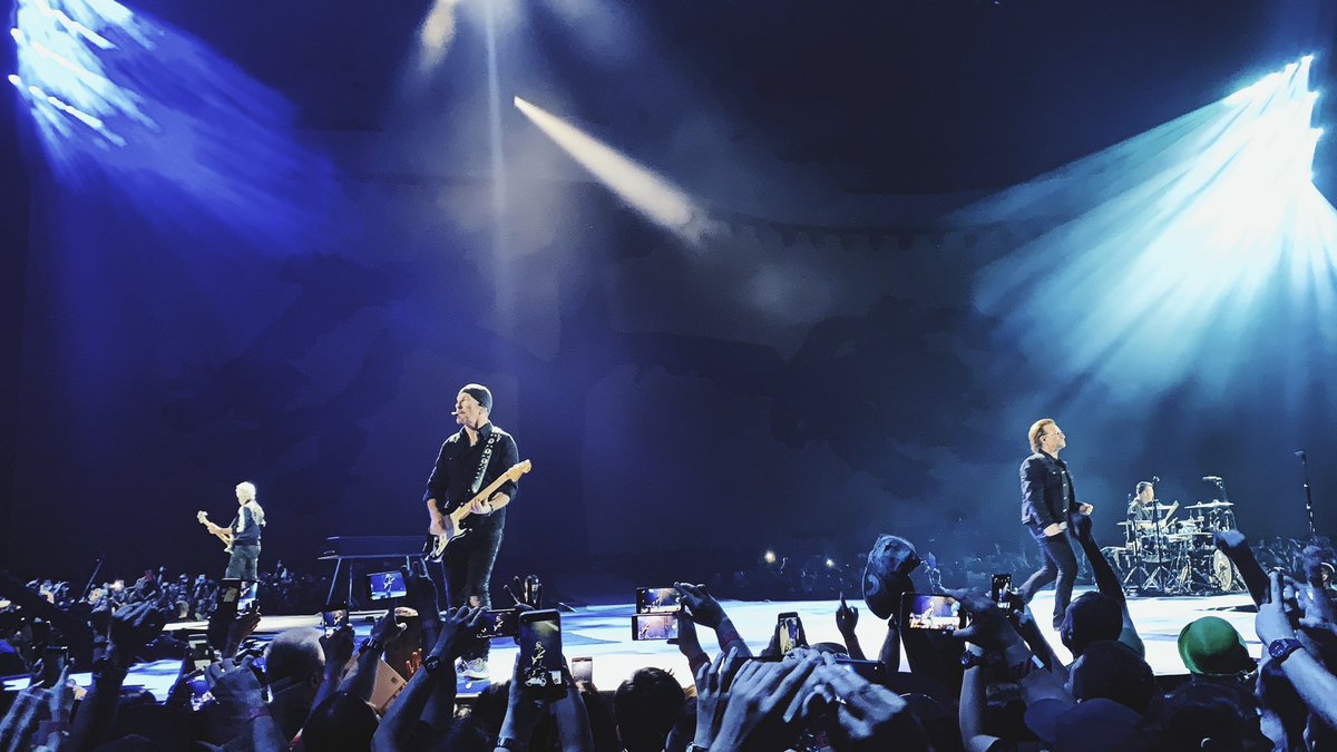 AyoAV_official's tweet image. Bucket List ✅ #U2TheJoshuaTree2019