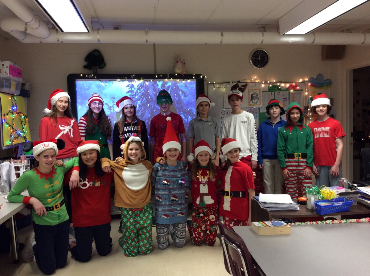 acssp1's tweet photo. La Navidad plays for 2019 in Spanish classes # ACSGatorPride https://t.co/rcJY1nBCwL