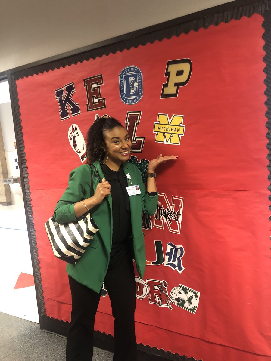 NickersonCierra's tweet photo. Found time in between schools to say hello to my little sister! @OlleMightyOwls Teaching is in our blood! #CoachMitchell #proudbigsister #welookalike https://t.co/jFuXzqTzzh
