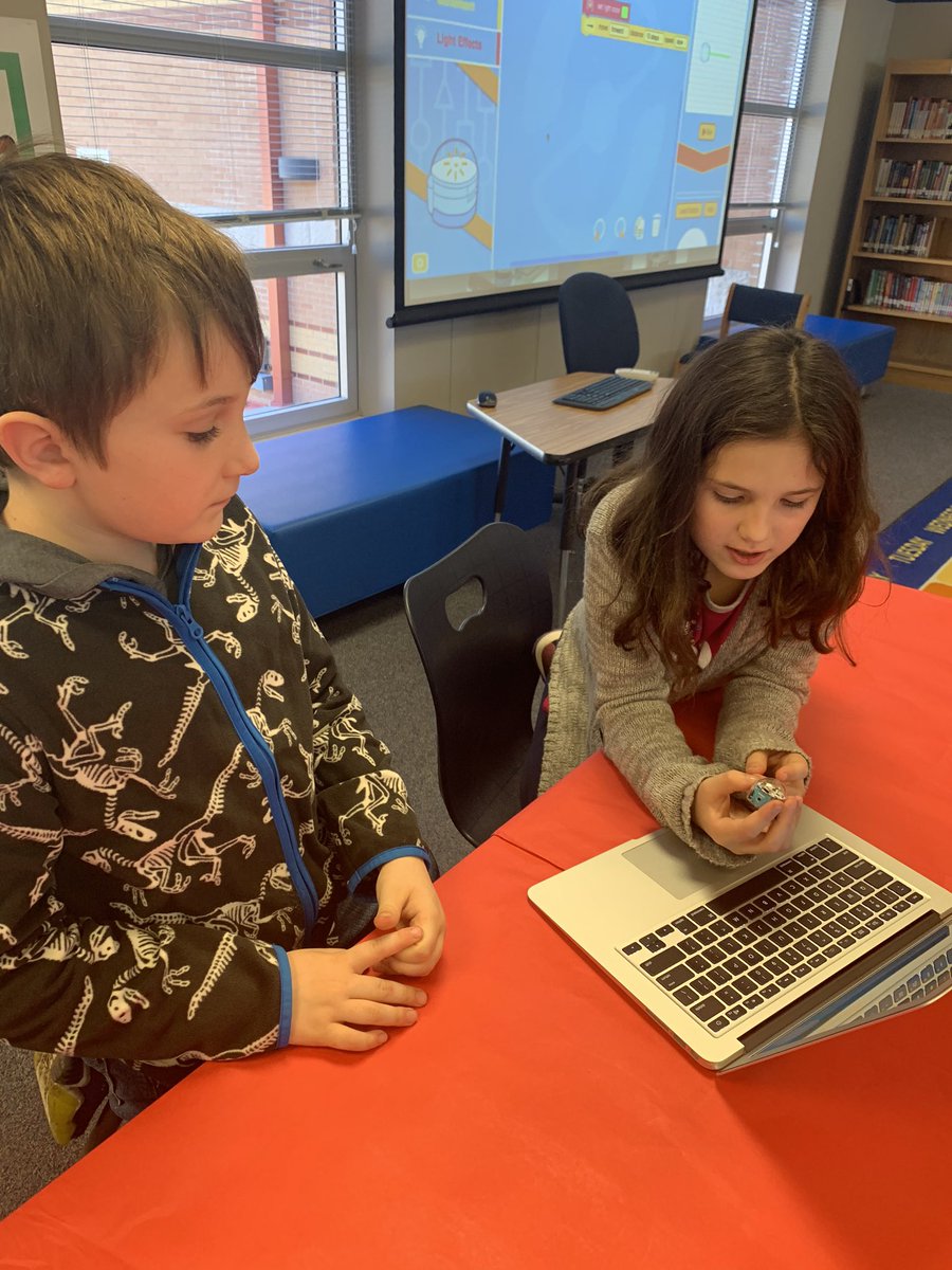 Coding with Mrs. Stallbaumer! #HourofCode2019 #bearshine #mymisd <a href="/AngStallbaumer/">Angie Stallbaumer</a>