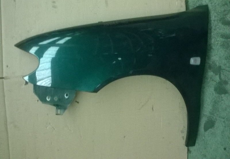 ♥️ Bad Gyal
🔁 Aleta de Citroen Xsara del 1999 (color verde)