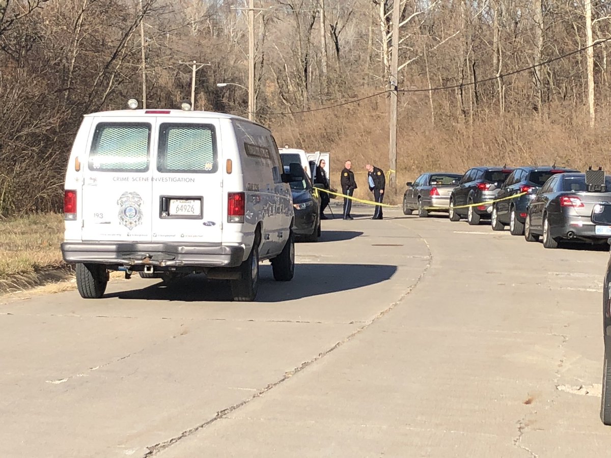 NewsPhotogAl's tweet photo. KCKPD is investigating a homicide of a man near 18th Street and K5. A passerby noticed a human limb hanging out of a barrel. Police were called and determined it was a homicide. Police also say the body was burned. @41actionnews https://t.co/mT5odJZvkM