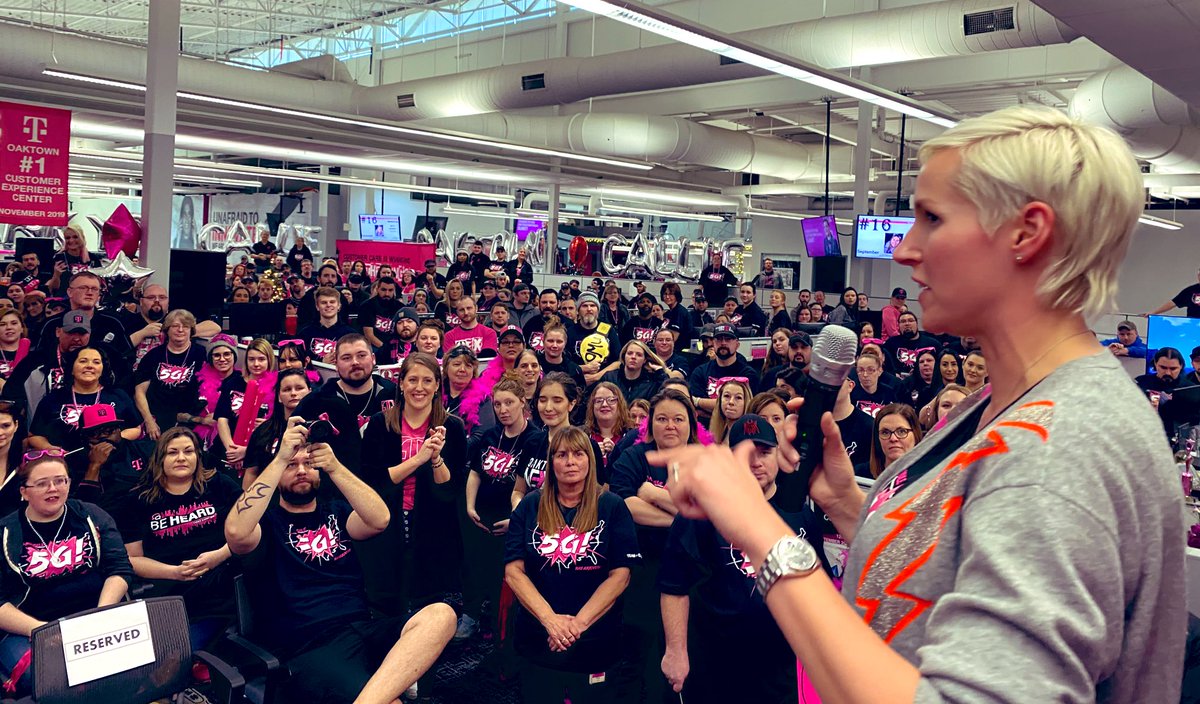 CallieField's tweet photo. Thank you @Oakland_callctr - the winningest winning customer experience obsessed center in the world! 🙌 What a whirlwind of a visit with a truly inspirational team💗 #Oaktown  #allwedoiswin https://t.co/Qsns20LXl7