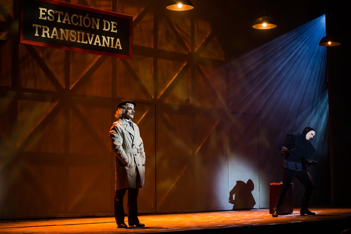 El Jovencito Frankenstein, El Musical (@jovenfrankens) on Twitter photo ¡VALLADOLID, ya estamos aquí! 🔩
Hacemos tantos viajes de Transilvania a las ciudades que visitamos que ya ni nos cambiamos de ropa, parece. 🤯
⚡ Entradas aquí: bit.ly/EJFValladolid ⚡ ¡VALLADOLID, ya estamos aquí! 🔩
Hacemos tantos viajes de Transilvania a las ciudades que visitamos que ya ni nos cambiamos de ropa, parece. 🤯
⚡ Entradas aquí: bit.ly/EJFValladolid ⚡