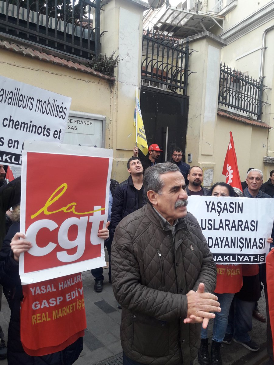 kader_ipek23's tweet photo. Fransız işçi sınıfı yalnız değildir. Yaşasın sınıf dayanışması .
Nakliyat iş sendikası öncülüğünde Fransız işçi sınıfına destek eylemimiz https://t.co/PdsdRUH60y