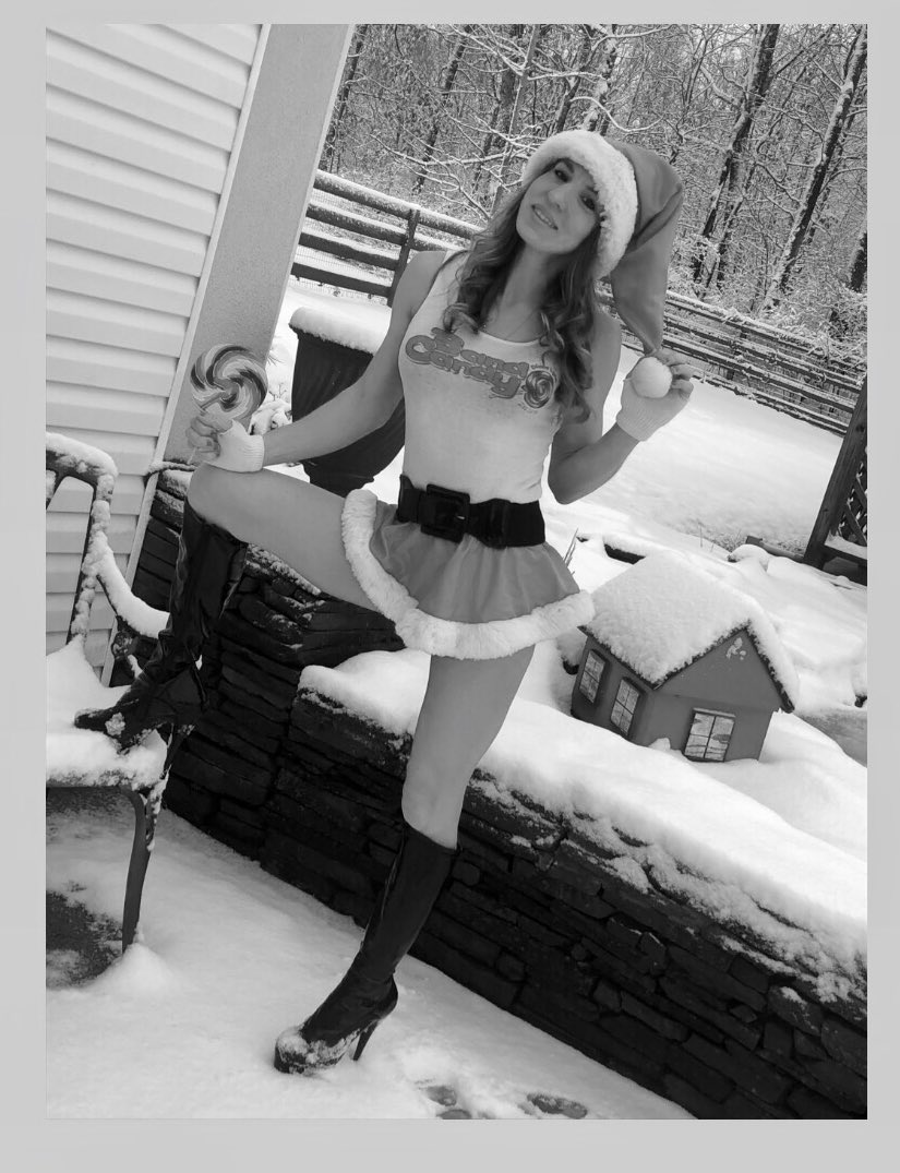 1976BadKitty's tweet photo. #DianaLynnBandCandy ๐ญโ๏ธ#DianaLynn #Chopfatherphotography #santababy #letitsnow #winterwonderland #athome #backyardplayground #pleasershoes @pleasershoes #polepoised #polepleaser #santaboots ๐คถ#mrsclaus #๐ญ https://t.co/wt2vq8676B
