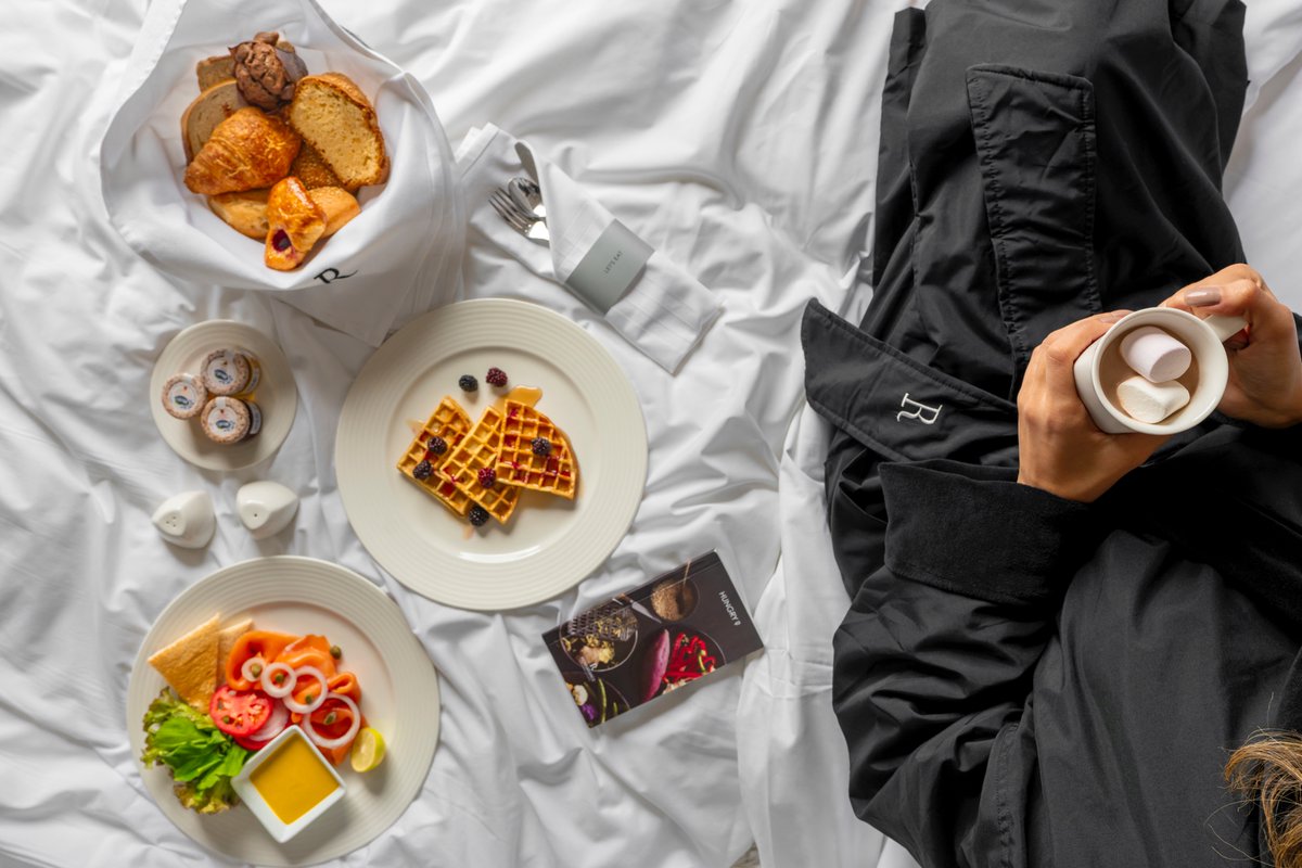 RenCairo's tweet photo. What better way to warm up your soul than a cup of hot chocolate on a chilly winter morning?! Why not do it in the comfort of your bed. #RenHotels https://t.co/oKdiWMVCI5