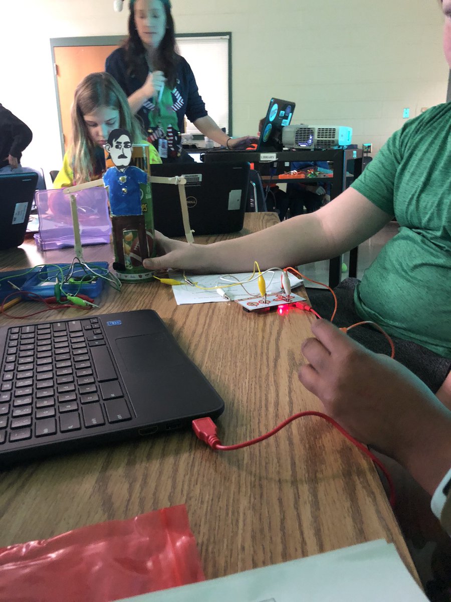 WalkerFox's tweet photo. Creating Talking Shakespeare Dolls #makeymakey #scratch #nfeslifeready @JaclynClaytor https://t.co/QO1ot6CSbX