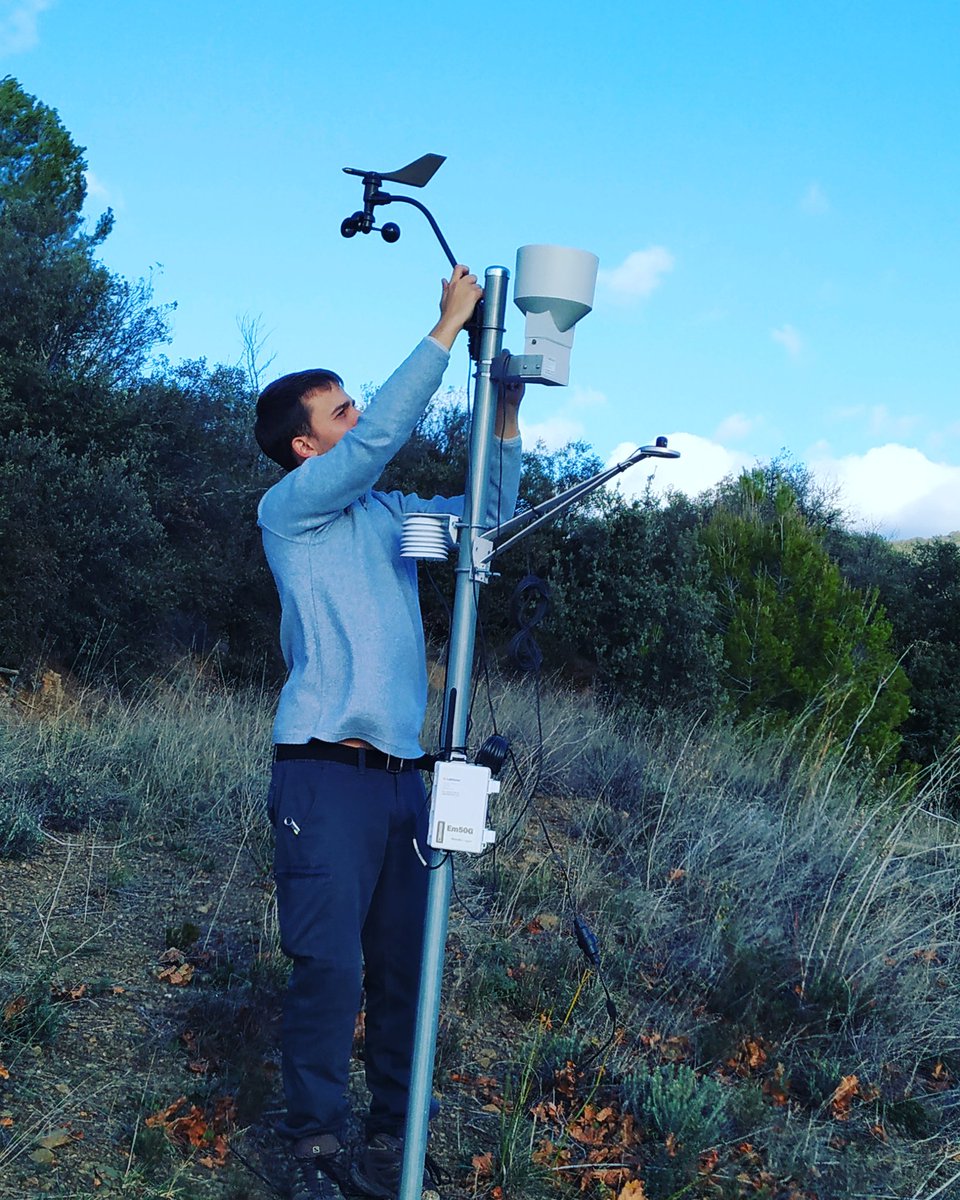 PRIORATMONTSANT's tweet photo. Realitzant tasques de manteniment per obtenir les dades meteorològiques de la forma més eficient. 

Realizando tareas de mantenimiento para obtener los datos meteorológicos de la forma más eficiente.

Performing maintenance tasks to obtain the most efficient meteorological data. https://t.co/LHn3aHOt3V