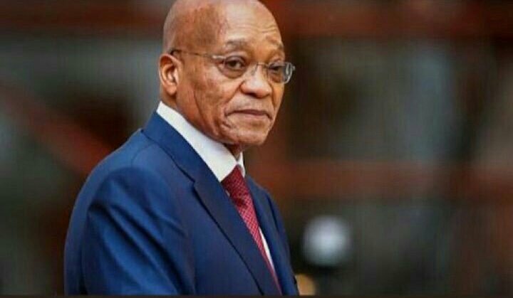 Siya_Dlaminii's tweet photo. #XaMinaXaWena when she's taken all your favourite pieces of clothing and you there asking yourself maybe she plans on taking you on some December shopping spree 🤦🏾‍♂️🤦🏾‍♂️🤦🏾‍♂️ https://t.co/QNTz8Fec35
