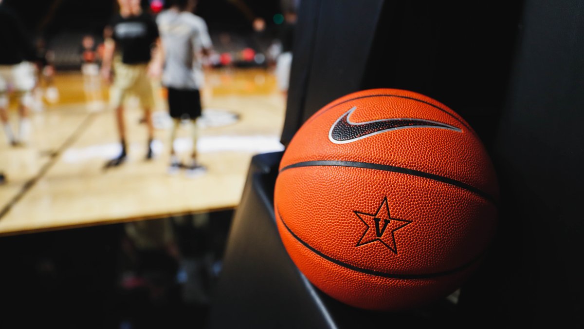 VandyMBB's tweet photo. #12DaysofDores continues with a chance to win an autographed @jerrystackhouse basketball.

RT this post. Persons must be 18 years or older. 

#AnchorDown https://t.co/G5x7W6n1wn