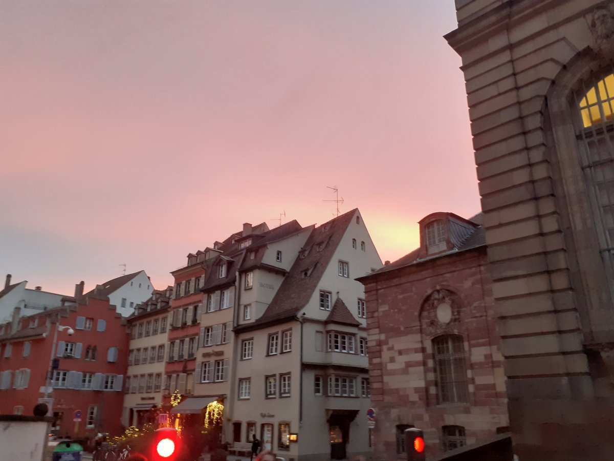 PierreAGERON's tweet photo. #sunset #Strasbg 11/12 @BreizhWeCan @geopoecs @Yonnescaut @Geographedumond @Stephanie_Leu @Bathilde_gd @MHoussayH @GaelleLeCam @lgayme @Zehub https://t.co/VW3a7Xe0iS
