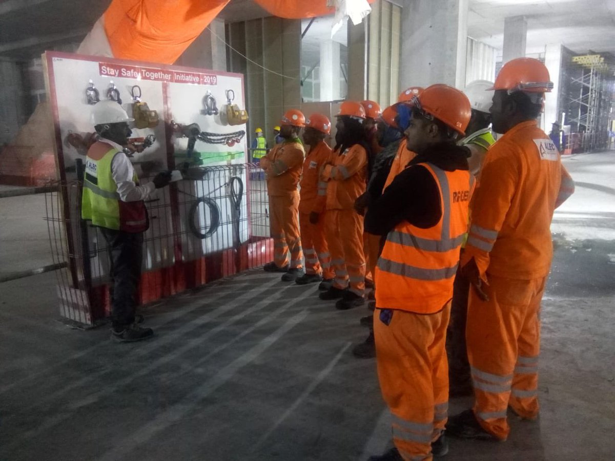 MALC229's tweet photo. Awareness training with the lifting teams. @WSP_ME #SST2019 #WeAreWSP https://t.co/Gs9bQkBfZ2