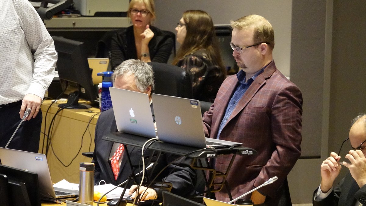 KatePorter613's tweet photo. Most members of council refuse to sit as today's big agenda gets underway, and have even brought standing desks to last the meeting in protest against their colleague, Rick Chiarelli. #ottnews #ottpoli #ottcity https://t.co/P1skncr1dv