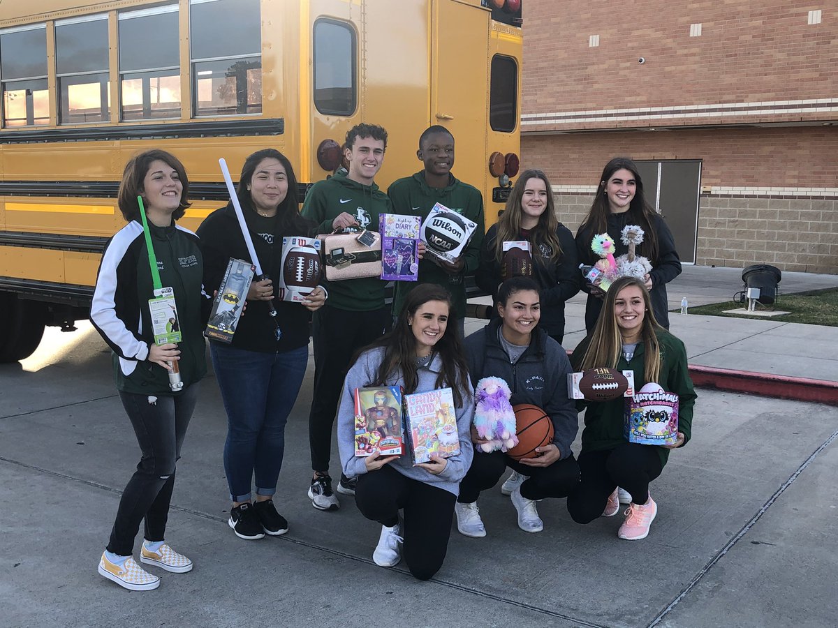 KParkGirlsXC_TF's tweet photo. Kingwood Park Athletes and Fine Arts students filling the bus with toys for the Empty Stocking event. @HumbleISD_KPHS @HumbleISD_Ath @HumbleISD https://t.co/yl9L5CjG3Q