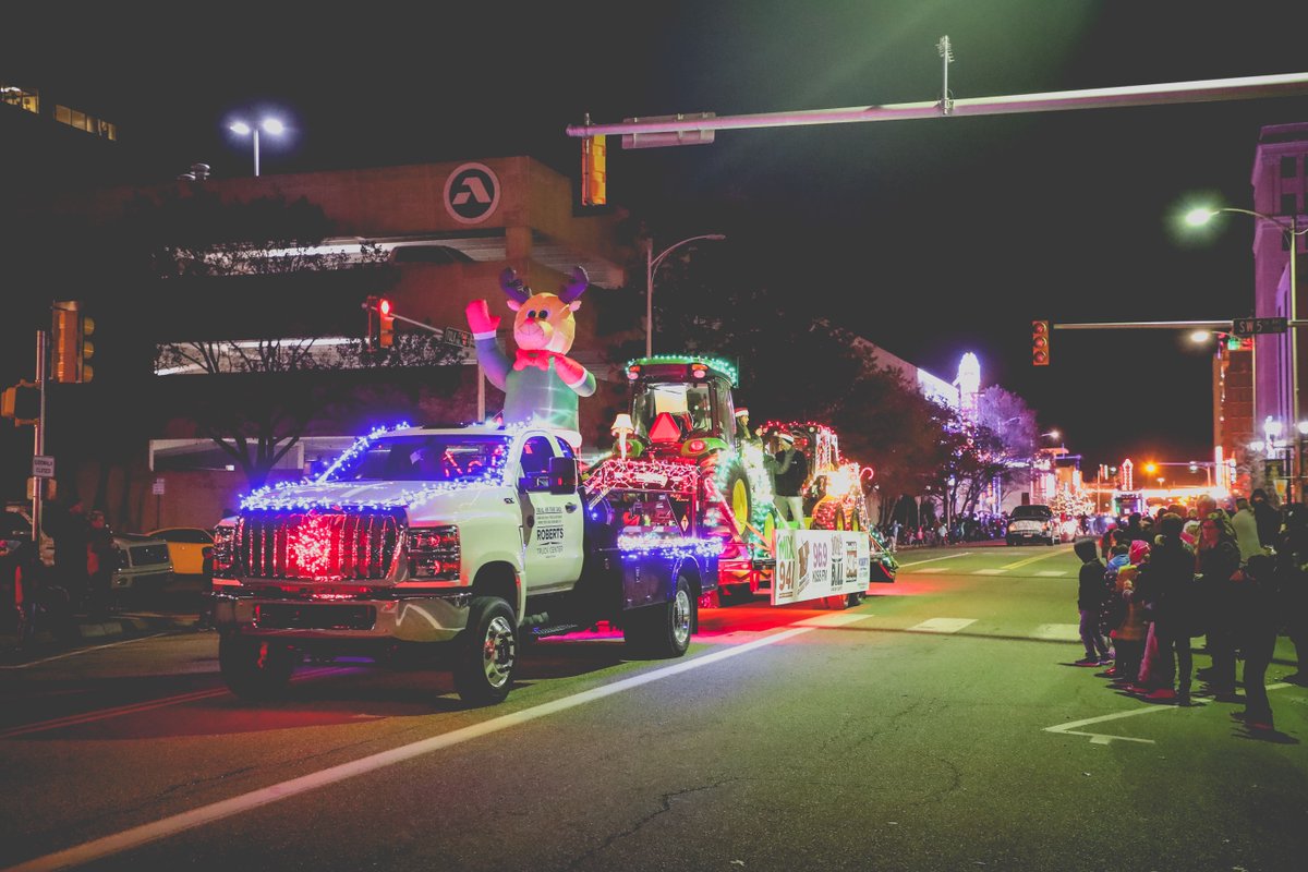 CityofAmarillo's tweet photo. Brightening up your Wednesday with photos from Center City's Electric Light Parade this past Friday! #amarillotx #helloamarillo https://t.co/WCeg17CxNx