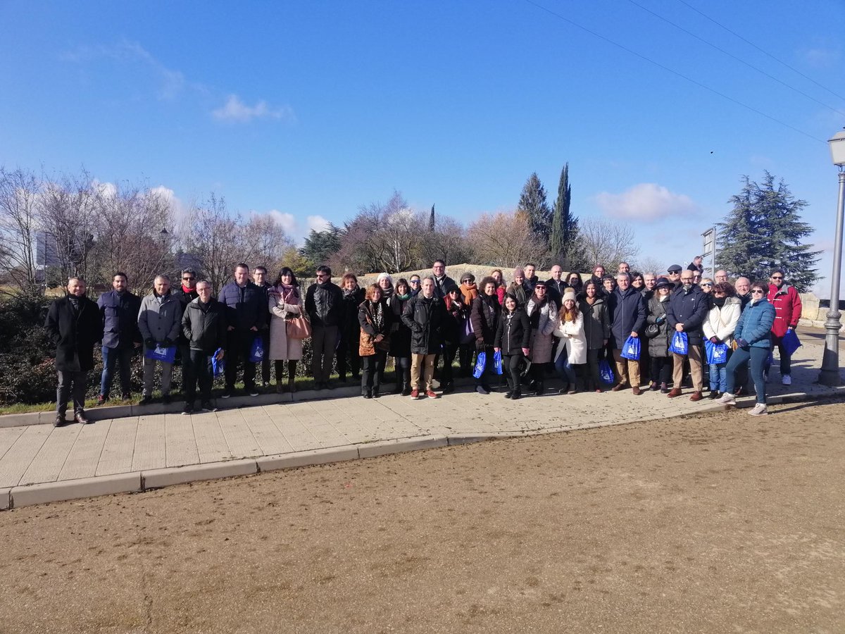 Foto de familia del III Encuentro de Gestores de la Red de Destinos Turísticos Inteligentes en Palencia <a href="/diputacionPalen/">Diputación de Palencia</a> <a href="/TurismoEspGob/">SECRETARÍA DE ESTADO DE TURISMO</a> <a href="/SEGITTUR/">SEGITTUR</a> .
