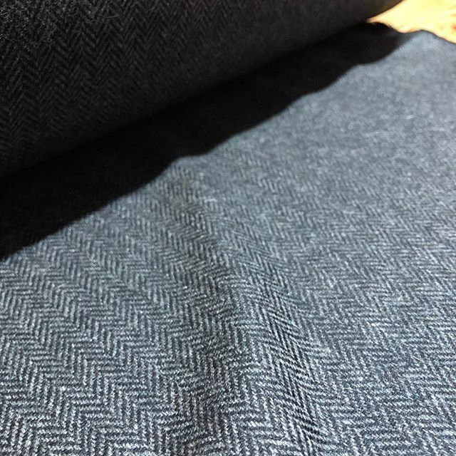 Special offer grey herringbone cashmere cloth. 
ift.tt/2PcoxTu
mill@islaywoollenmill.co.uk

#tweed #cashmere #suits #textiledesign #textiles ift.tt/35g3HYI