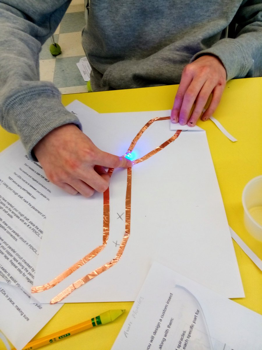 Acera_EI's tweet image. Kids at @PyneArtsLPS are learning about simple circuits, conductors, and electricity in today&apos;s hands on #science #STEAMactivity! #STEAM #STEM #STEMeducation