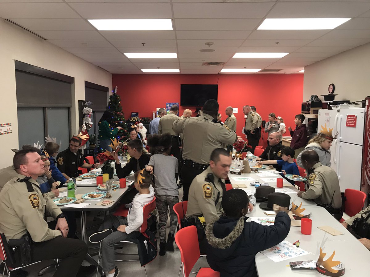 JonasGG497's tweet photo. What an honor to host another successful Hero’s and Helpers event with our Hanover Sheriff’s office. Thank you for everything you do within our community. https://t.co/kuX8WG5i8b