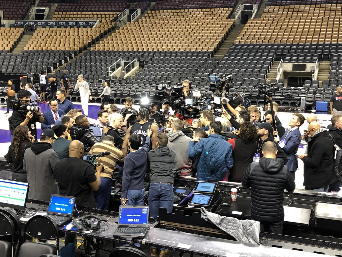TSN_Sports's tweet photo. A lot of media in Toronto for Kawhi Leonard’s return 😂😂 https://t.co/3WMIC9VozH