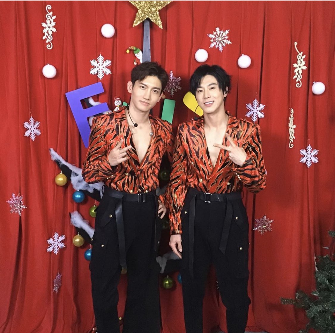 clovermau's tweet image. 帰宅して、速攻録画観た♡
リアルタイムでは観れなかったけど、しっかり観た！！
長男が一緒に観たかったらしく、待ってた。笑
#FNS東方神起楽しみ 
#FNS歌謡祭
#東方神起