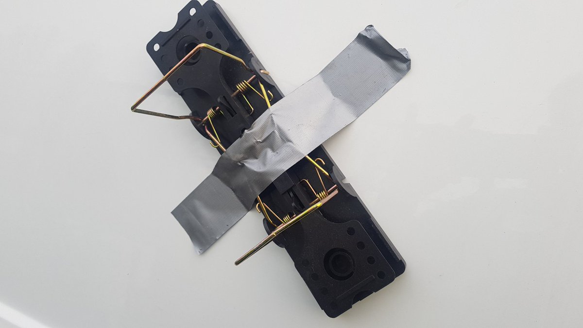 Schijnt een nieuwe trend te zijn dus doen we graag mee.
Alleen hopen wij dat ze deze dan wel heeeeel voorzichtig pikken. 🤣🤣🤣

#Rattenkunst #Muurkunst #Rattenklem #Pakdanalsjekan