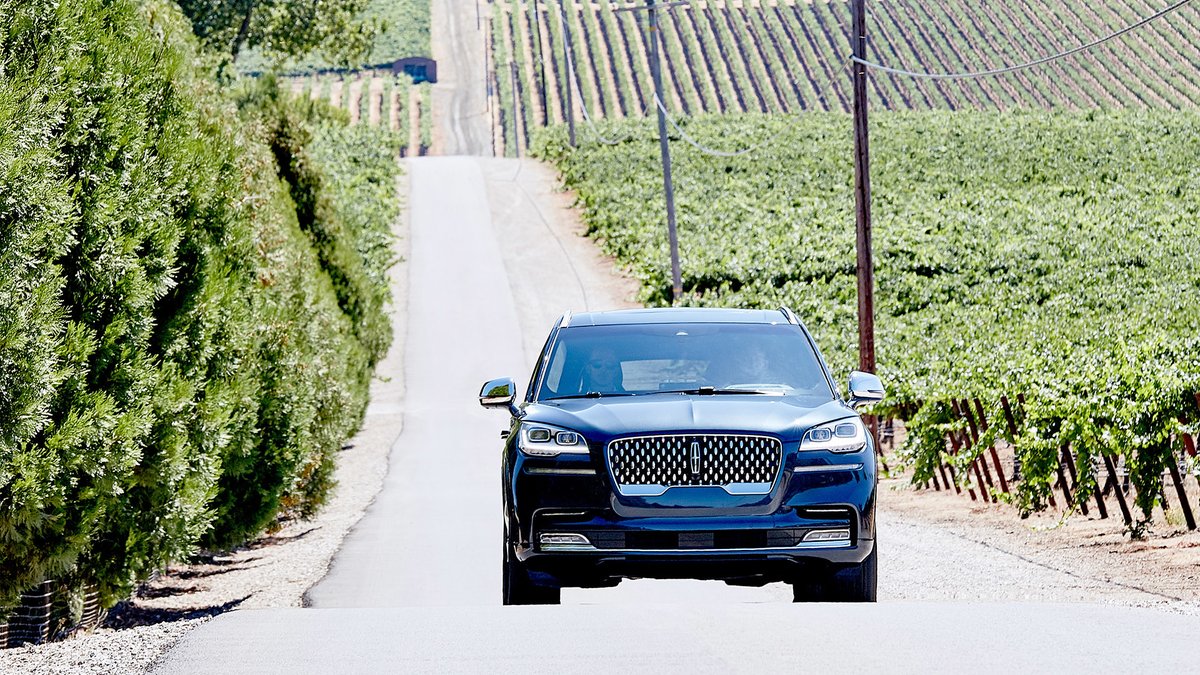 Roulez sur l’air. Le tout nouveau #LincolnAviator 2020 et sa suspension Air Glide disponible en option s’ajuste à la route et ses bosses avant même que vous les remarquiez.