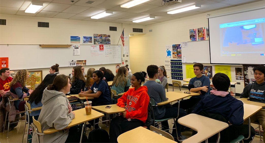 LauraMonahan25's tweet photo. Honing our listening comprehension and speaking skills with #Filminute.  Gracias por el recurso @SraOssman! #JHAPSpan https://t.co/f6SvP51vtf