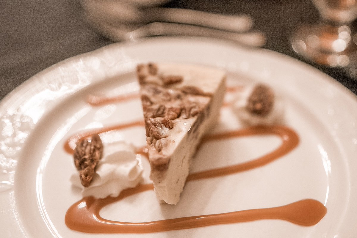 Our brown butter maple pecan cheesecake! Tag someone who would love this dessert 😋

Photo: @amandagrabowski_