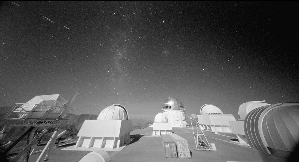 JorgeRubiGarza's tweet photo. “¡¡Guau!! ¡¡Estoy en shock!! Una gran cantidad de satélites Starlink cruzó nuestros cielos esta noche en el  @cerrotololo . ¡El tren de satélites Starlink duró más de 5 minutos! Más bien deprimente ... ¡Esto no es genial!” Dice astrónoma @89Marvaz .Que la @IAU_org intervenga ya!! https://t.co/YK8voMk55z