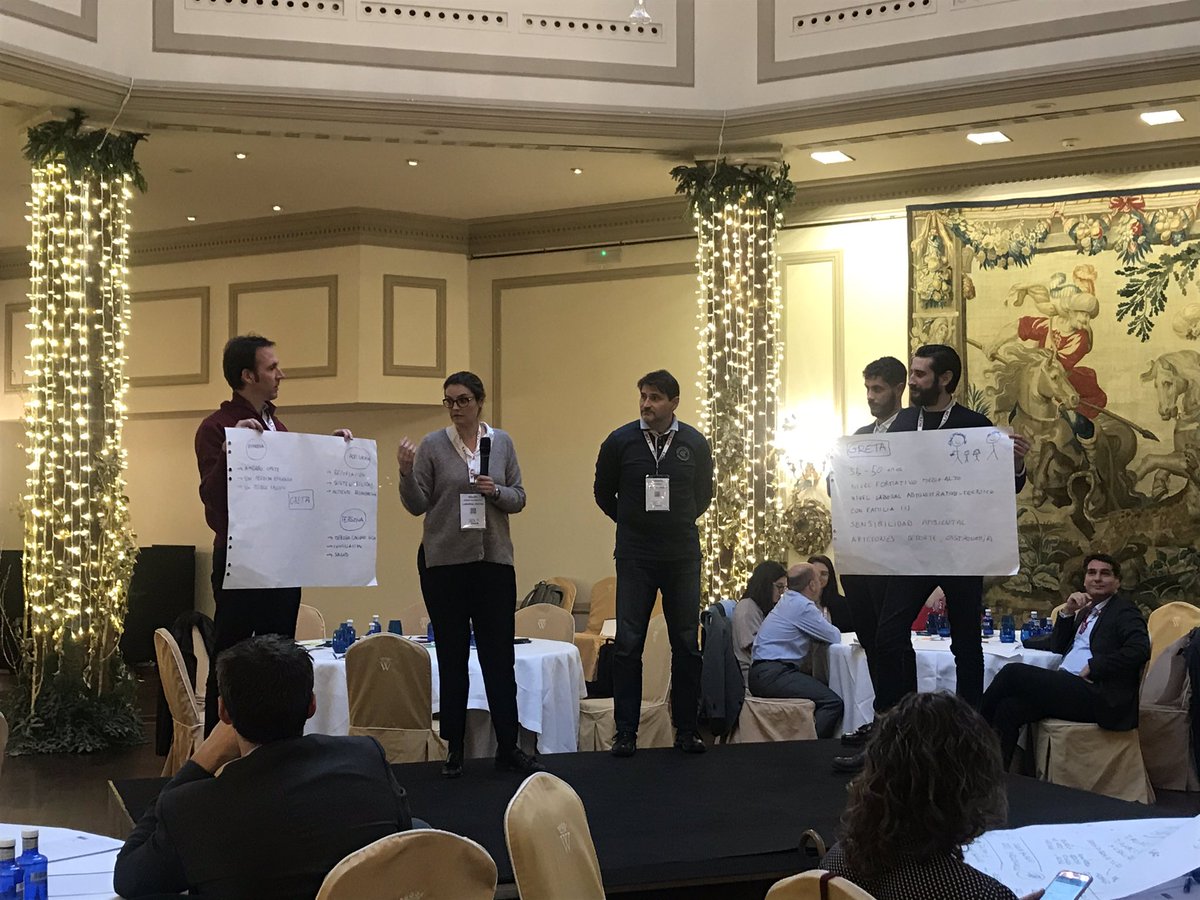 RevBanking's tweet photo. 🙌🏻 ¡Los equipos nos presentan sus proyectos creados para dar respuesta a los retos del #BootCamp del #DataBankDay! https://t.co/URGwRzmgRw