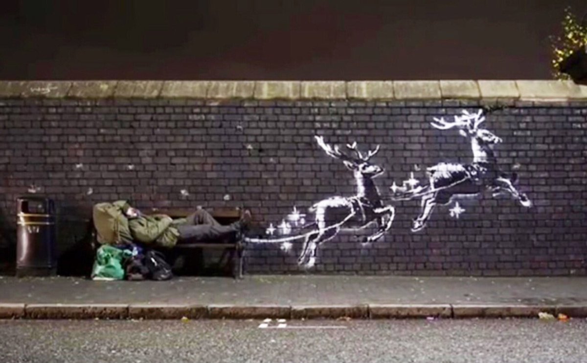 robertosaviano's tweet photo. Quest’opera di #Banksy mi ha ricordato una frase bellissima di Danilo Dolci: “Ciascuno cresce solo se sognato”. E quello di Banksy è un sogno bellissimo: tutti possono volare. https://t.co/xRnRo0quUW
