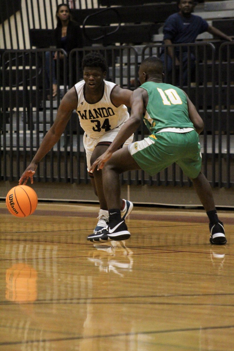 tribaltribune_'s tweet photo. Wando Basketball makes their home debut count with a win for both the girl’s and boy’s team against Summerville.
Girls: 61-51, Boys: 57-52
📸: Harry Carson and Grace Denny https://t.co/ieaU7tvRSZ