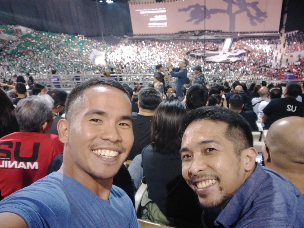 awesome_drew's tweet image. Them bitches made it in time!

#U2inManila #U2TheJoshuaTree2019