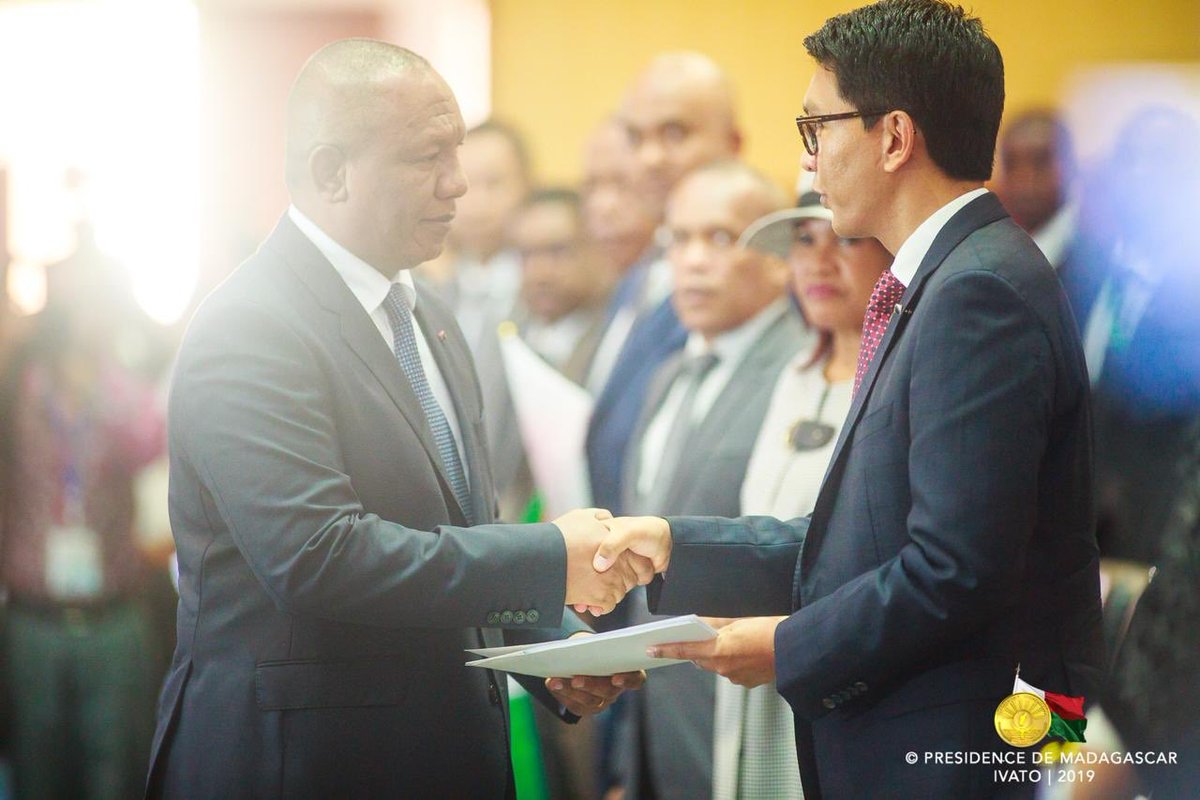 SE_Rajoelina's tweet image. Comme nos aînés par le passé en 1947, restons unis pour défendre notre souveraineté. Dépassons nos différences, formons un socle de solidarité pour récupérer nos îles ! Nous mènerons ce combat avec patience &amp;amp; détermination. 
IZAY MITAMBATRA VATO: unissons-nous pour devenir forts.