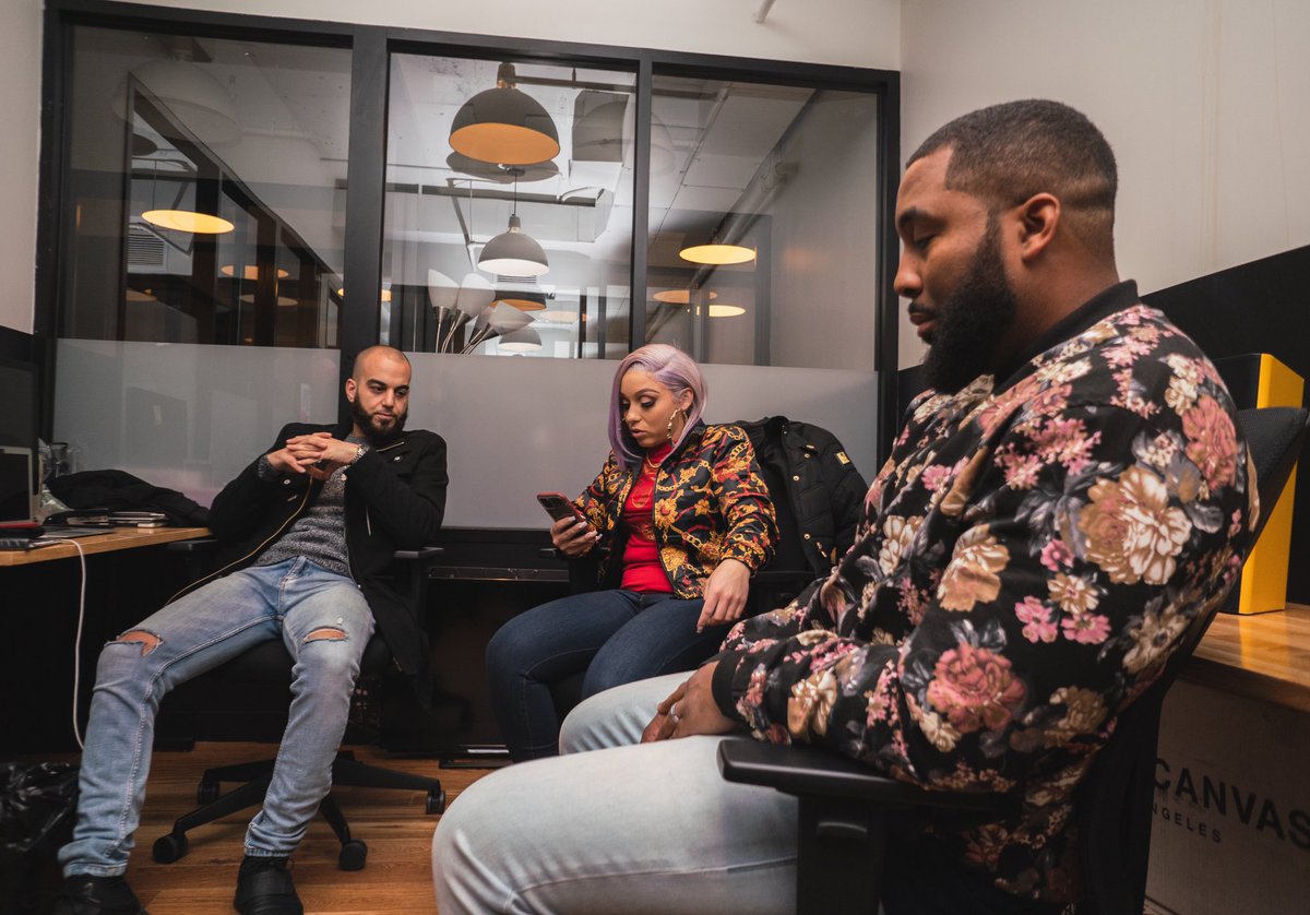 HunniEllis's tweet image. Nothin we do is minor
Only Big Boi talks in the office 
@revolttv 
@cenazarin thanks for the guidance and support 
True MVP 
#MyExecutiveRoom
#DarkPastBrightFuture

📸 @_andrewrose