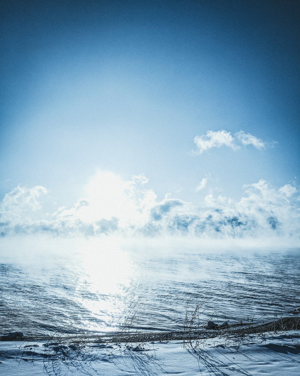 cdangerbrewer's tweet photo. Rocking out to some Deep Purple this morning. ❄️🌬🌊
#smokeonthewater #lakesuperior #seasmoke #negativedegrees https://t.co/zZOcR6xSGA
