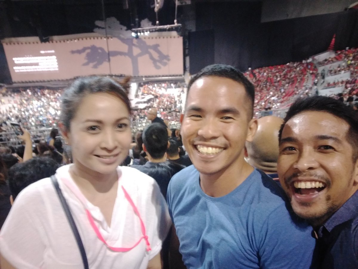awesome_drew's tweet image. Them bitches made it in time!

#U2inManila #U2TheJoshuaTree2019