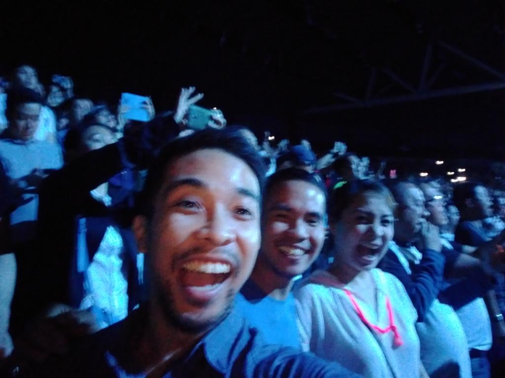 awesome_drew's tweet image. Them bitches made it in time!

#U2inManila #U2TheJoshuaTree2019