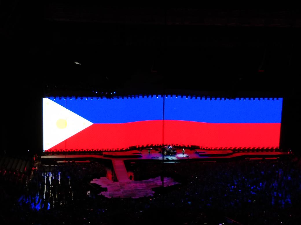 awesome_drew's tweet image. Them bitches made it in time!

#U2inManila #U2TheJoshuaTree2019