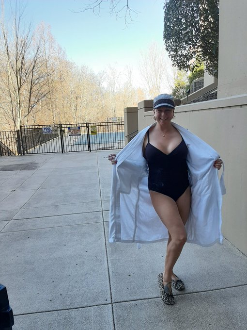 Fresh outta the hotub in 35 degree weather! https://t.co/8ExGYmxKWT<a href="/tag/greaselightin"class="tags"><span>#greaselightin</span></a>